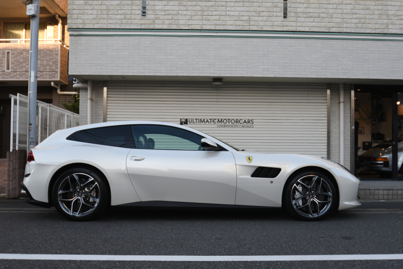 フェラーリ GTC4 ルッソ GTC4 LUSSO Tスペシャルボディーカラー 中古車